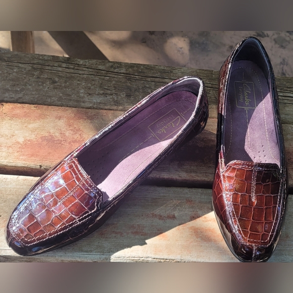 Clarks Shoes - Clarks Everyday Women's Croc-Embossed Brown Leather Flats, 7.5